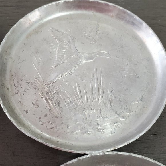 Vintage Everlast Stamped Aluminum Duck Coasters embossed geese flying 1970s - Picture 3 of 7